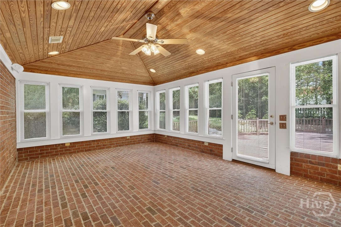 303 Royal Crest Court Property Photo 3