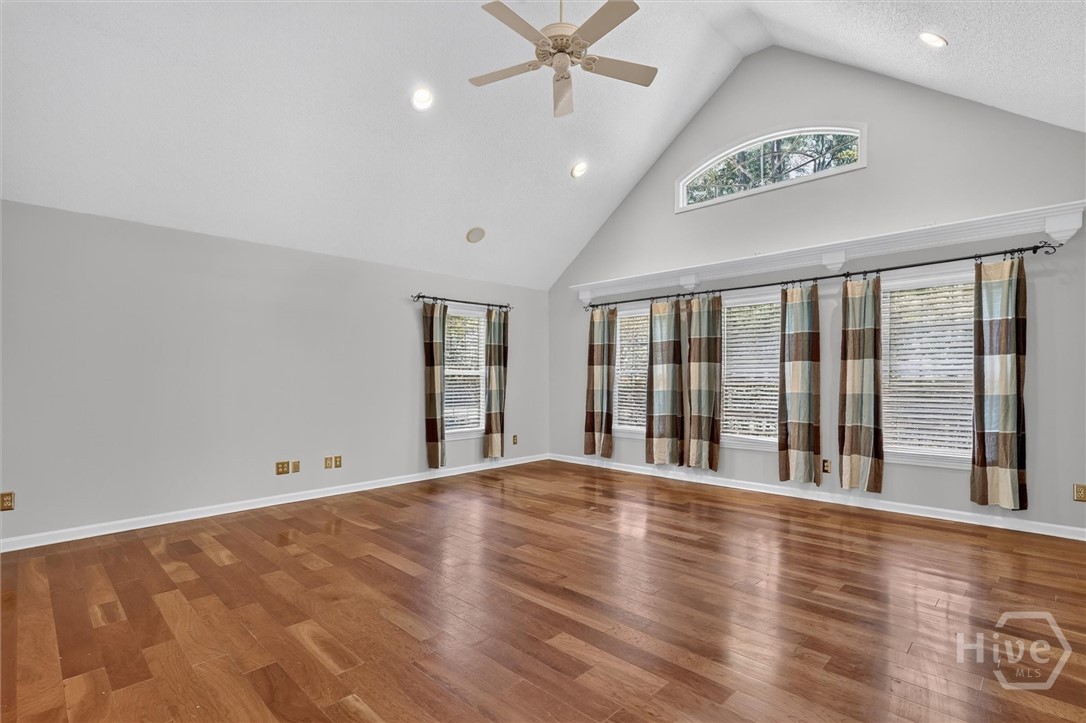 303 Royal Crest Court Property Photo 6
