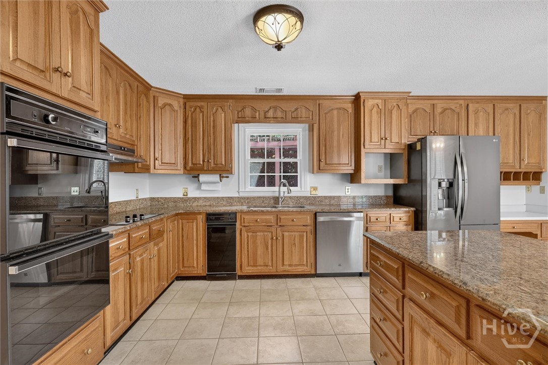 303 Royal Crest Court Property Photo 14