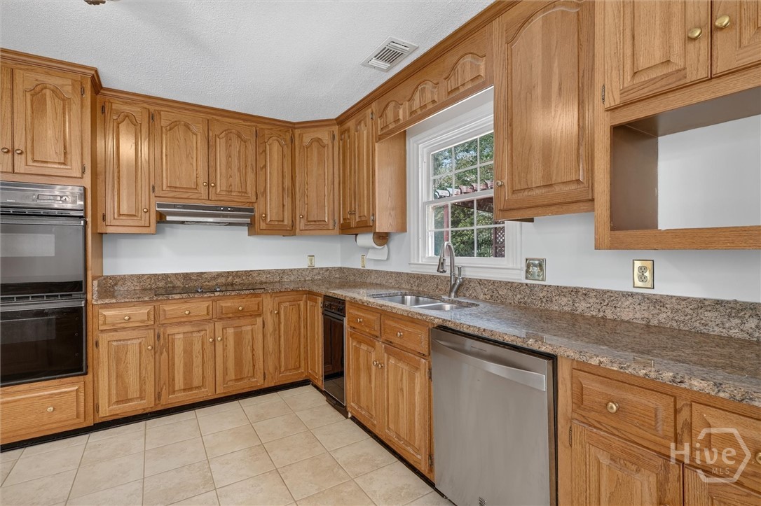 303 Royal Crest Court Property Photo 15