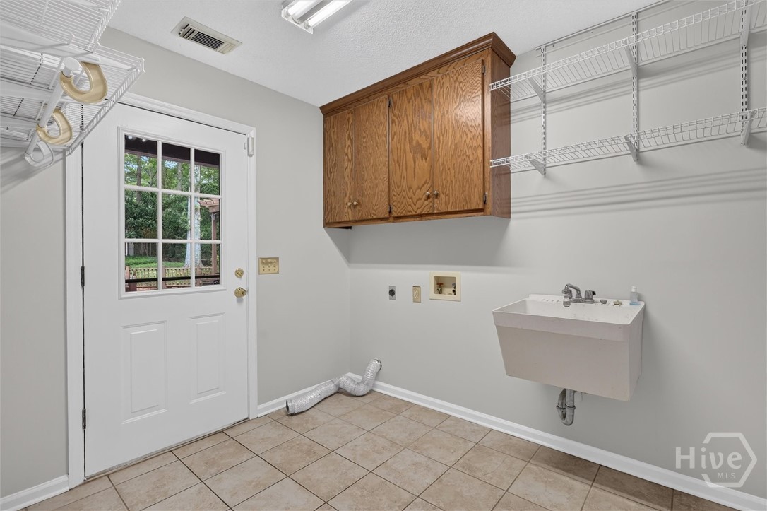303 Royal Crest Court Property Photo 18