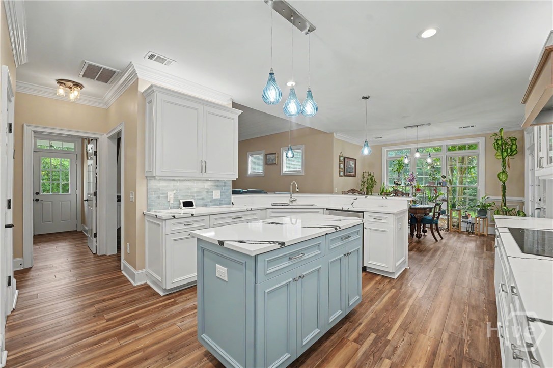 24 Oakcrest Drive E Property Photo 17