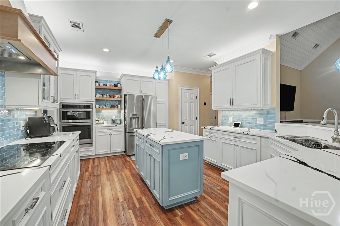 24 Oakcrest Drive E Property Photo 18