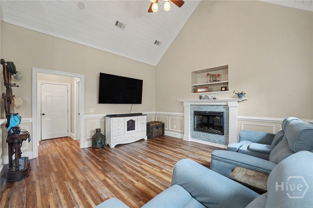 24 Oakcrest Drive E Property Photo 26