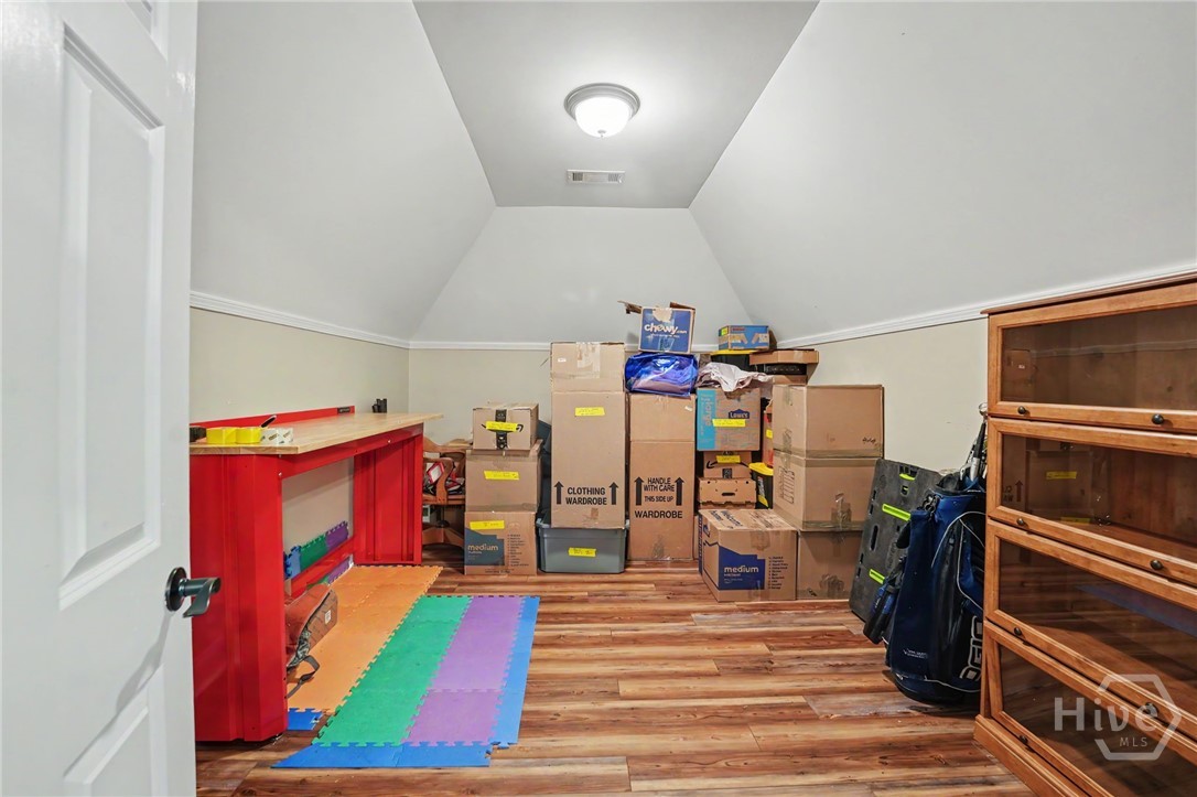 24 Oakcrest Drive E Property Photo 58