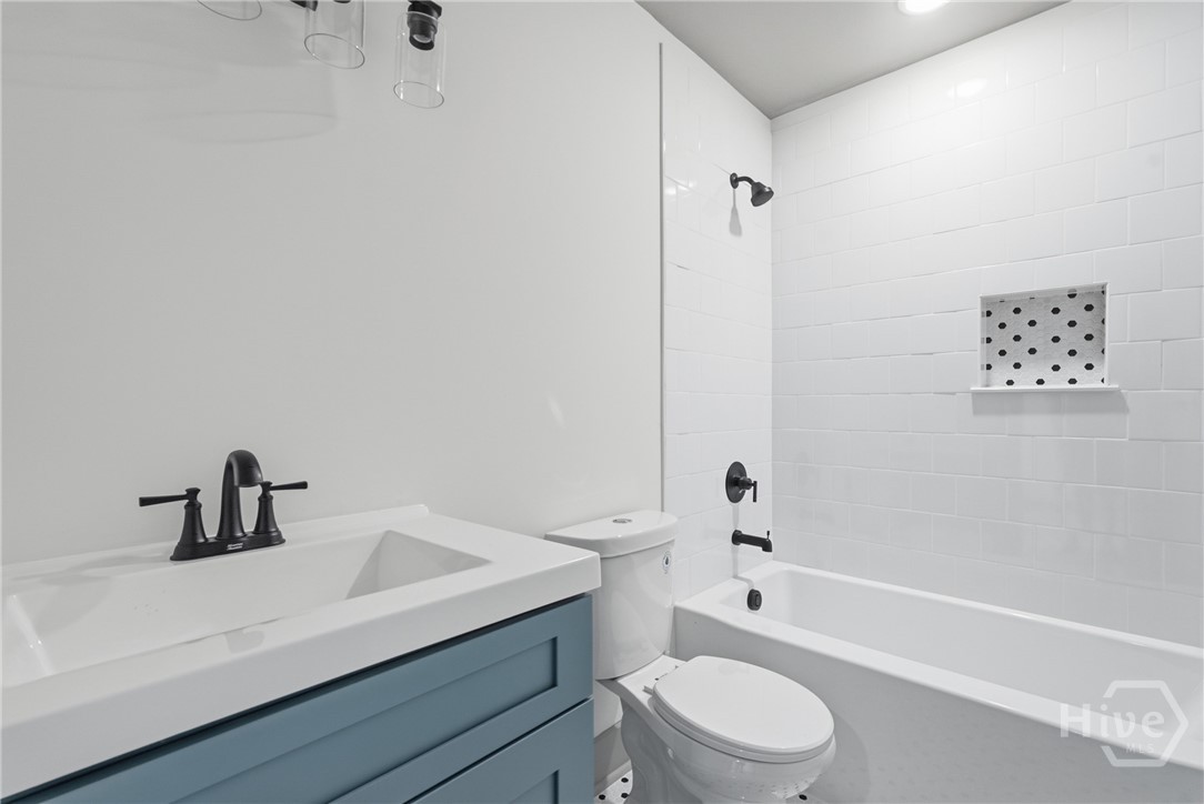 744 E 33rd Street Property Photo 18