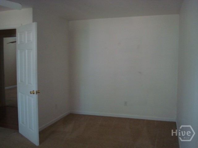 215 E Old Mill Rd Property Photo 9