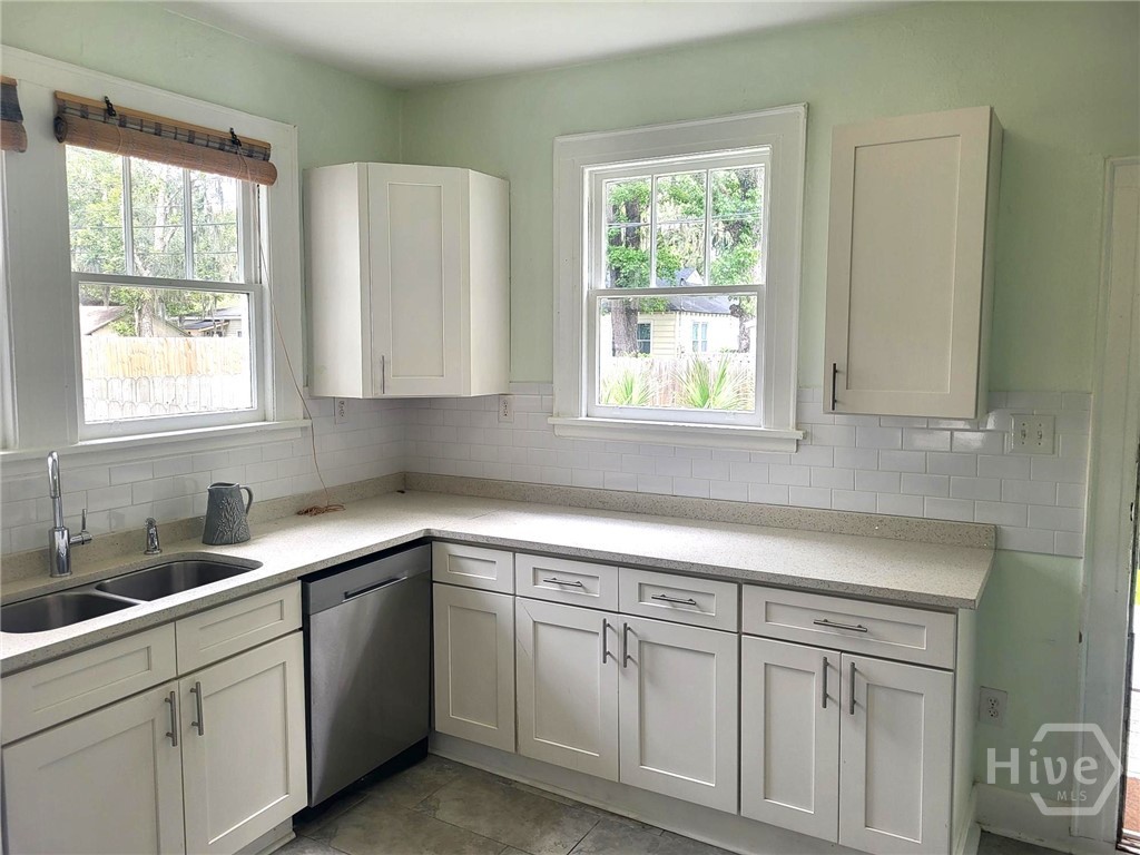 1410 E 41st Street Property Photo 7