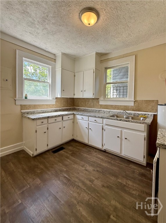 627 W 39th Street Property Photo 4