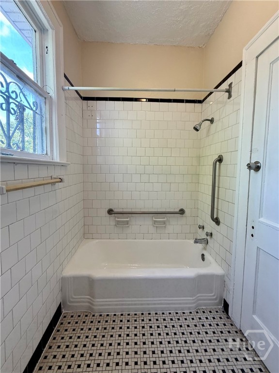 627 W 39th Street Property Photo 6