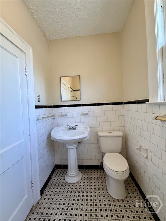 627 W 39th Street Property Photo 7
