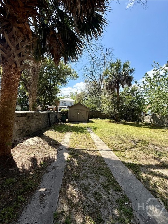 627 W 39th Street Property Photo 14