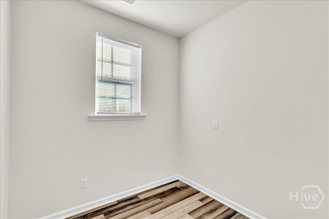 97 Gracyn Lane Ne Property Photo 21