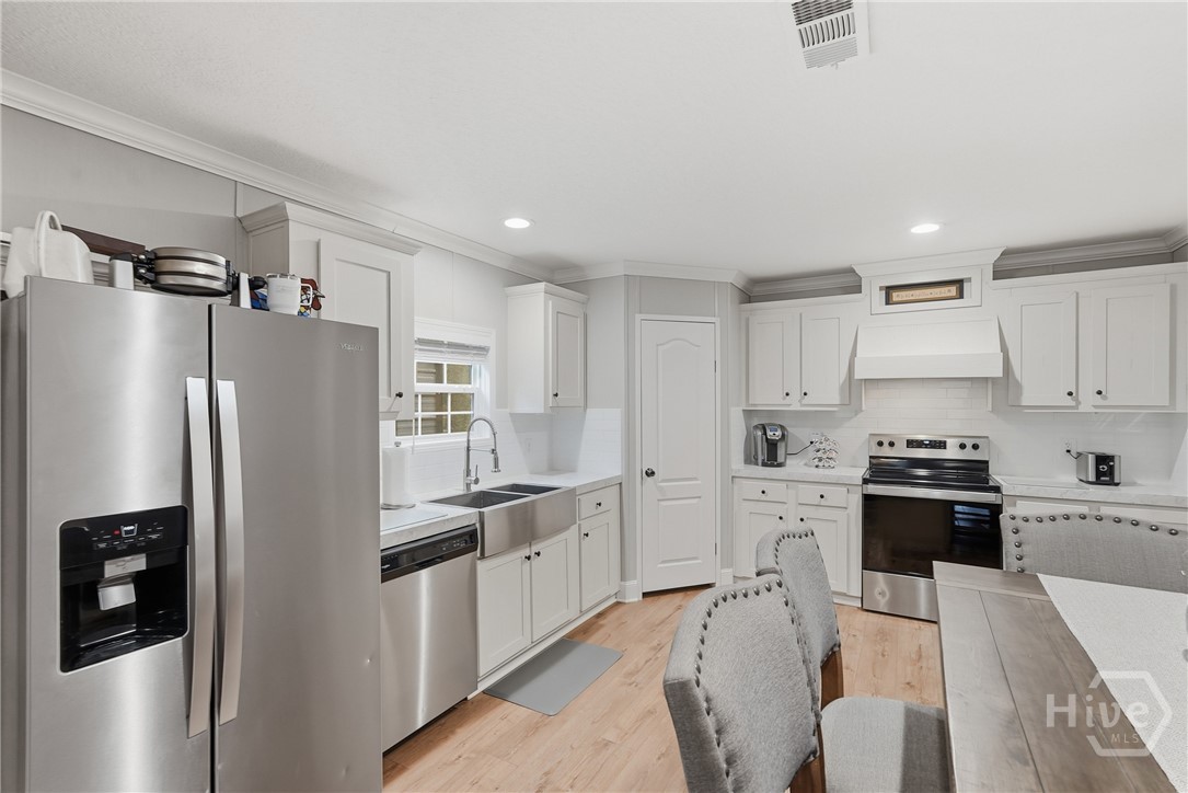 454 Pine Avenue Property Photo 6