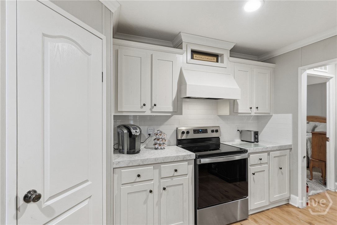 454 Pine Avenue Property Photo 7
