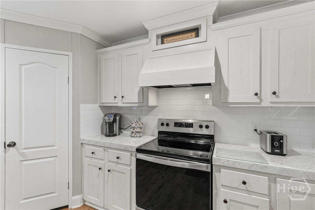 454 Pine Avenue Property Photo 8