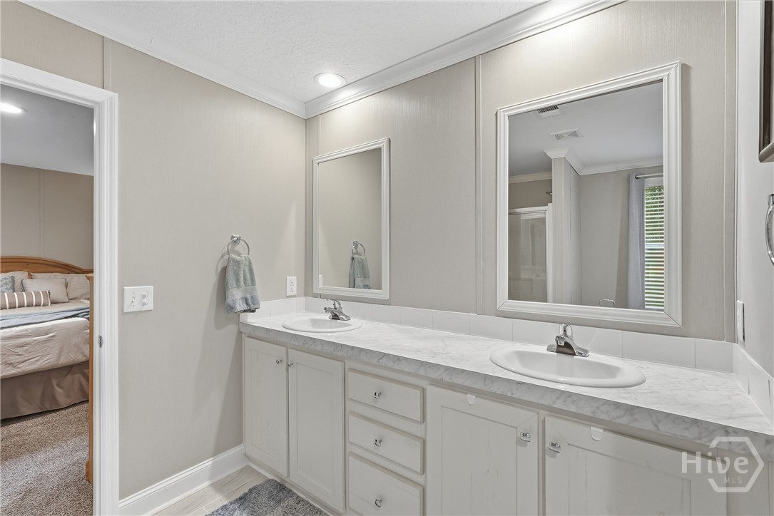 454 Pine Avenue Property Photo 10
