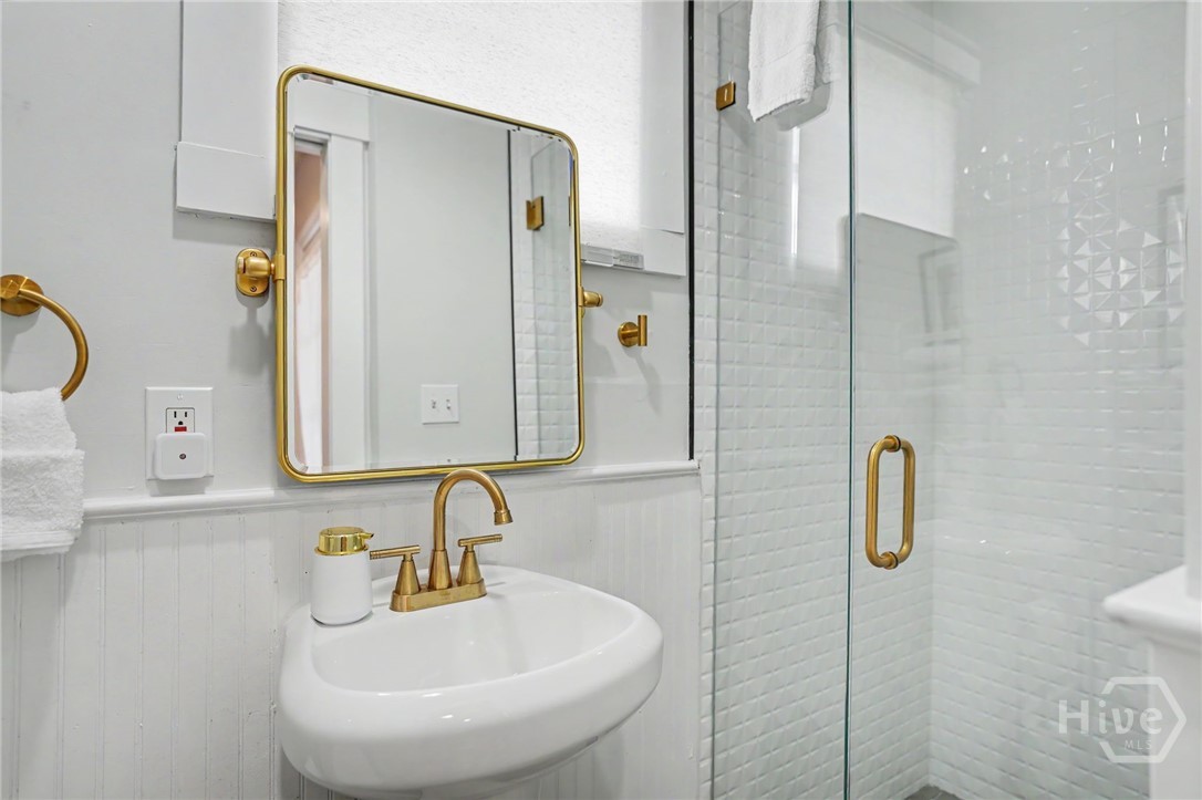 116 E Henry Street Property Photo 11