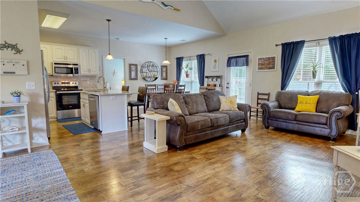 124 Sugarland Boulevard Property Photo 3