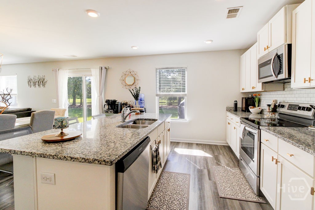 8 Hawkhorn Court Property Photo 14
