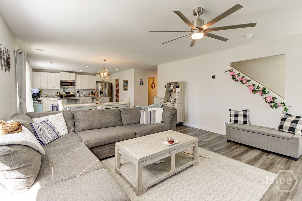 8 Hawkhorn Court Property Photo 23