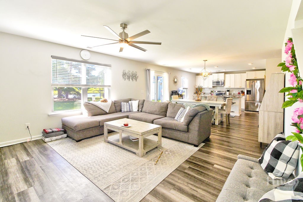 8 Hawkhorn Court Property Photo 24