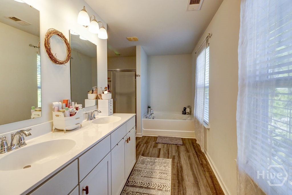 8 Hawkhorn Court Property Photo 32