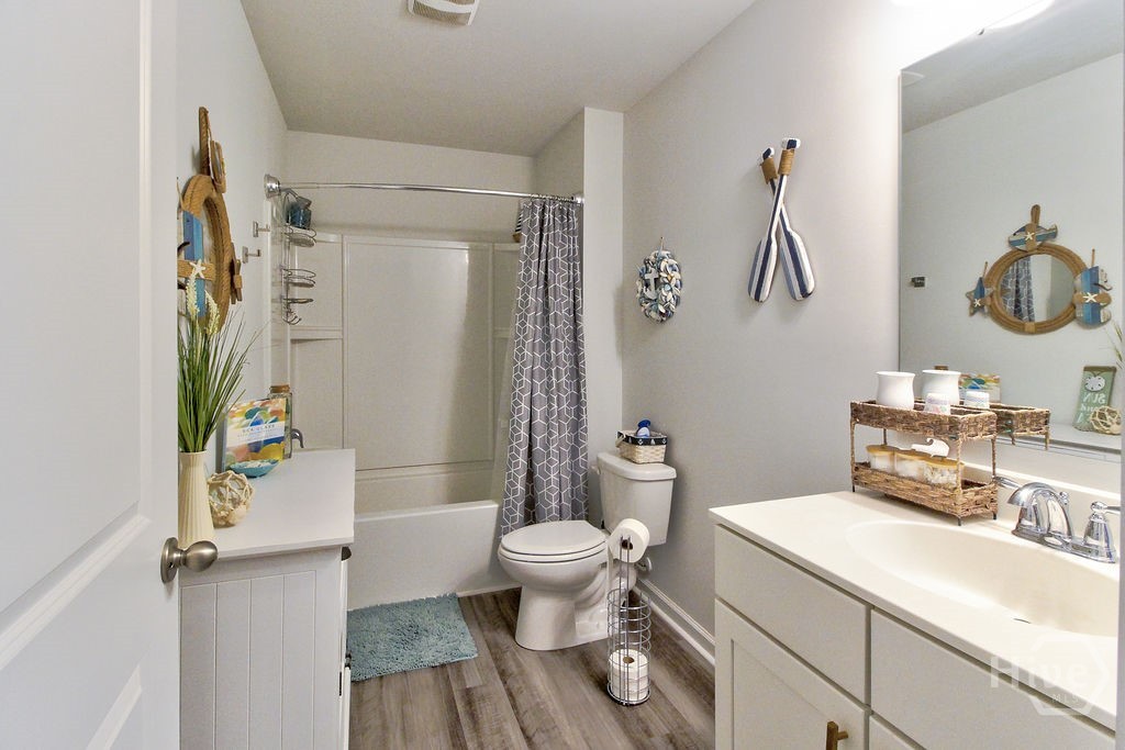 8 Hawkhorn Court Property Photo 43