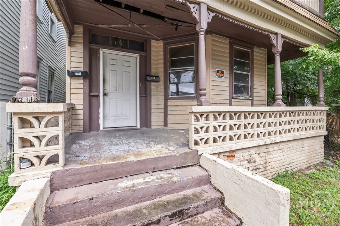 108 W 32nd Street Property Photo 2