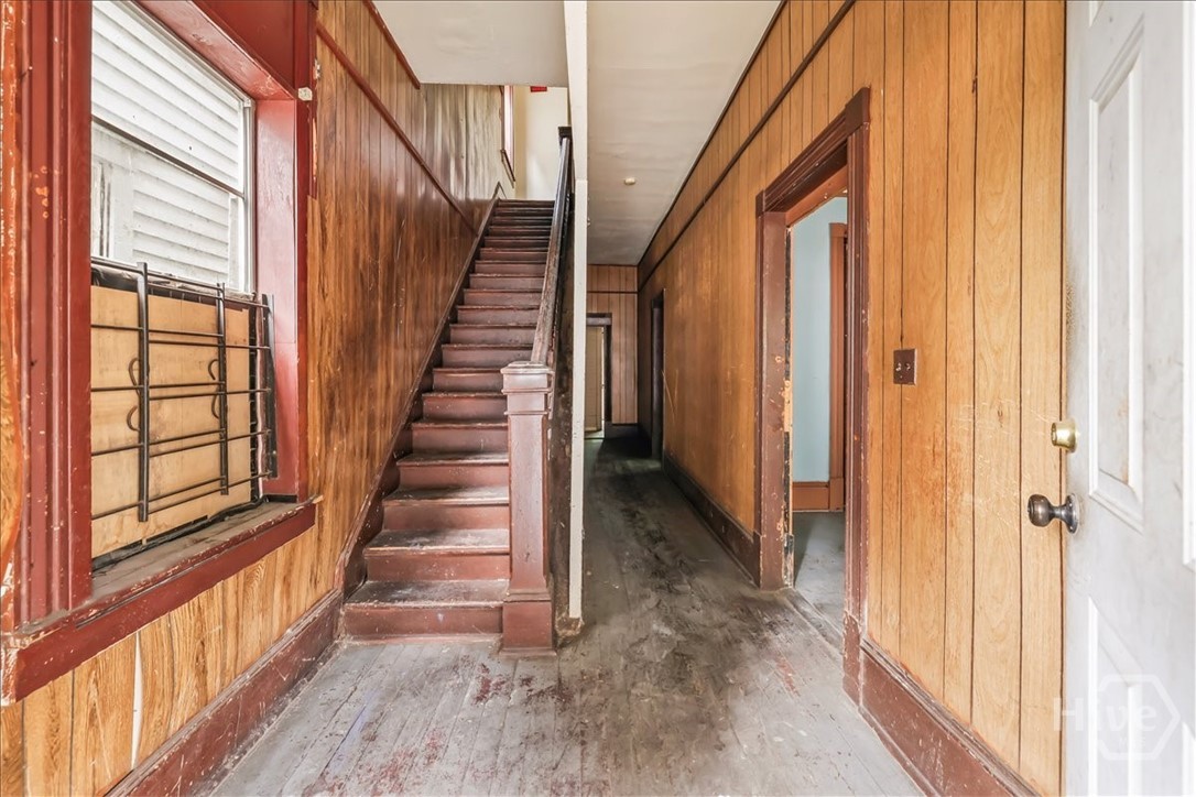 108 W 32nd Street Property Photo 3