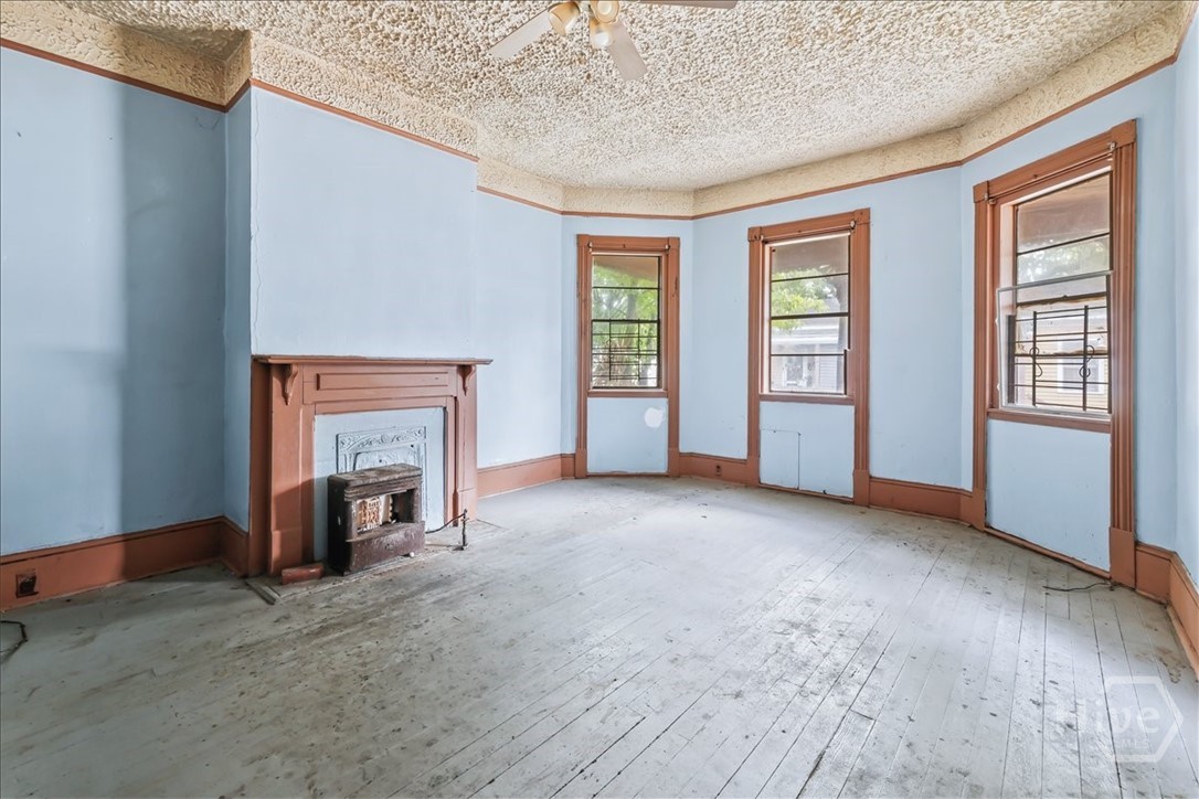 108 W 32nd Street Property Photo 4