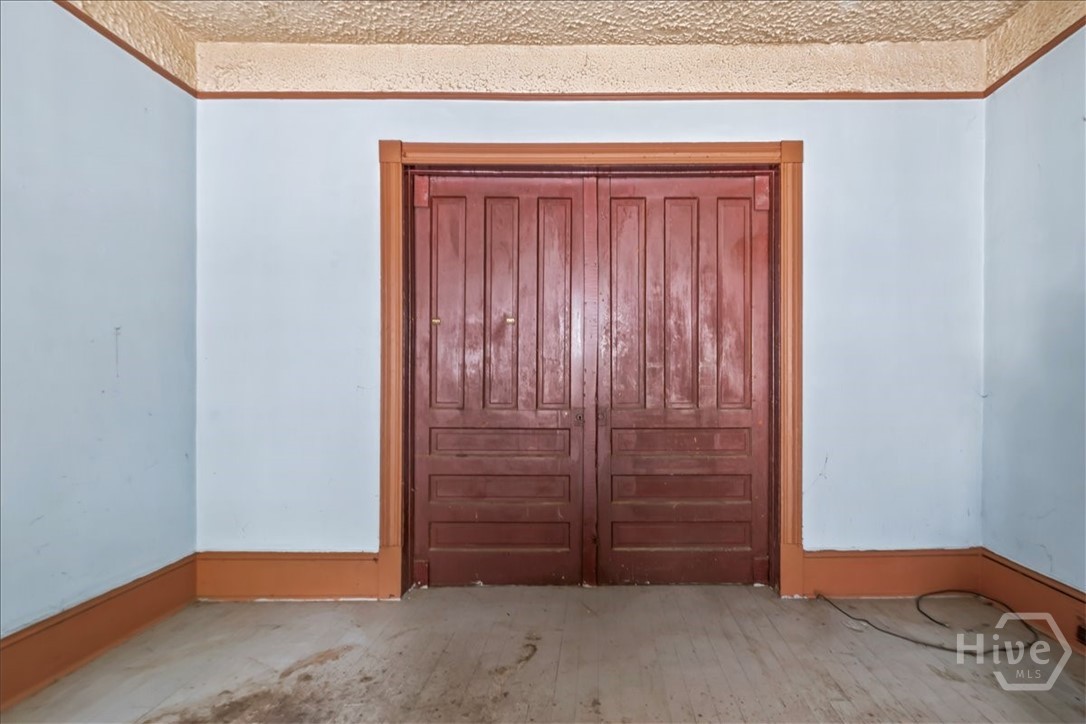108 W 32nd Street Property Photo 6