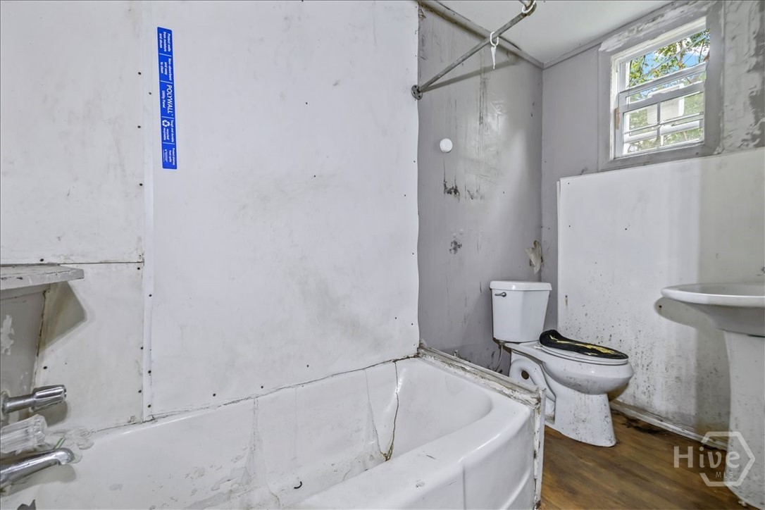 108 W 32nd Street Property Photo 12