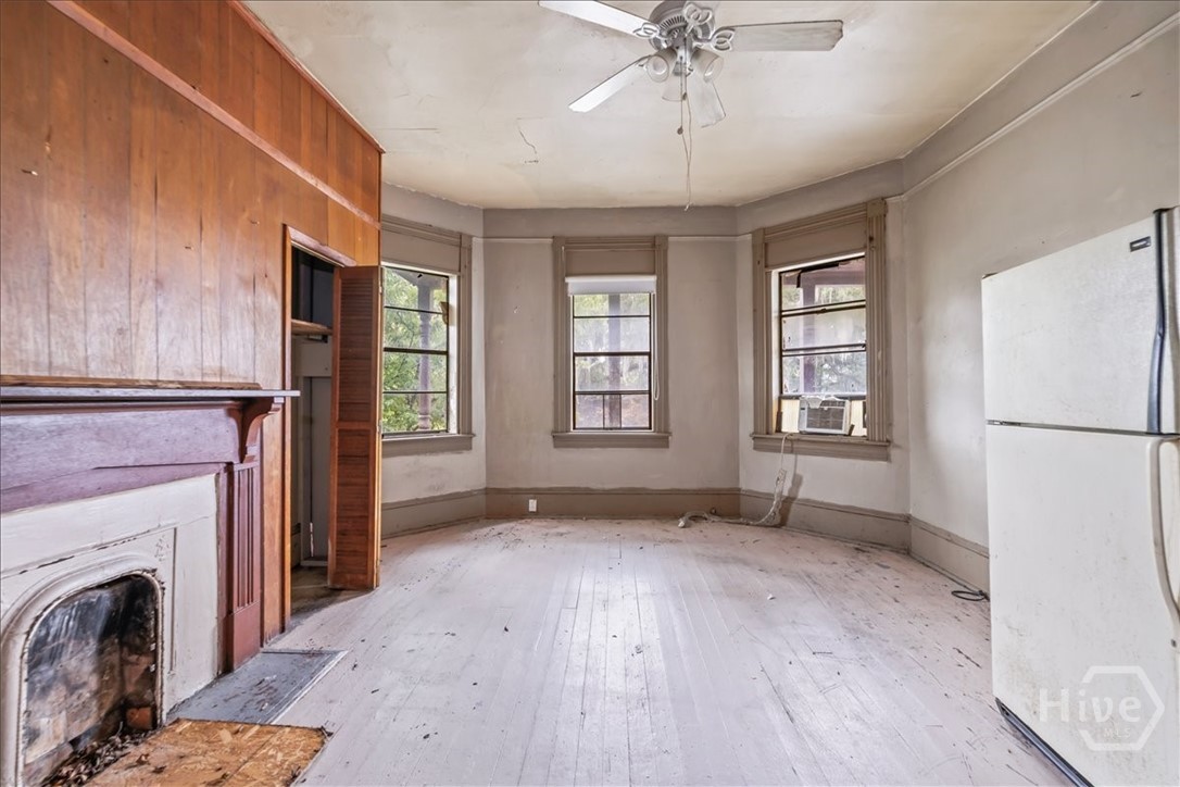 108 W 32nd Street Property Photo 16