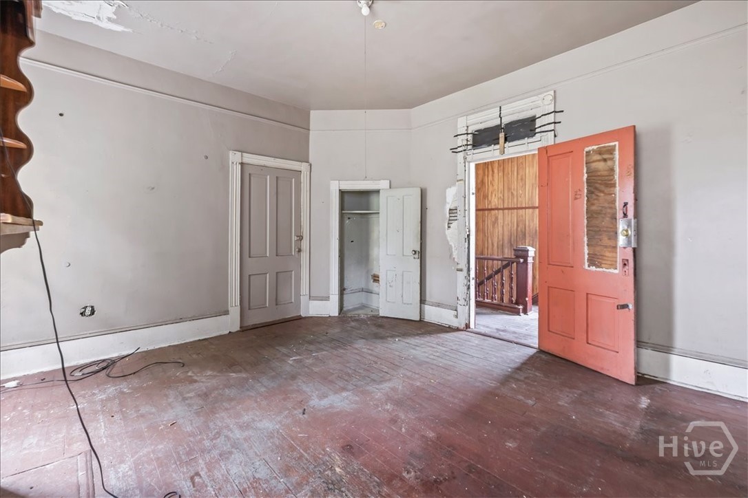 108 W 32nd Street Property Photo 19