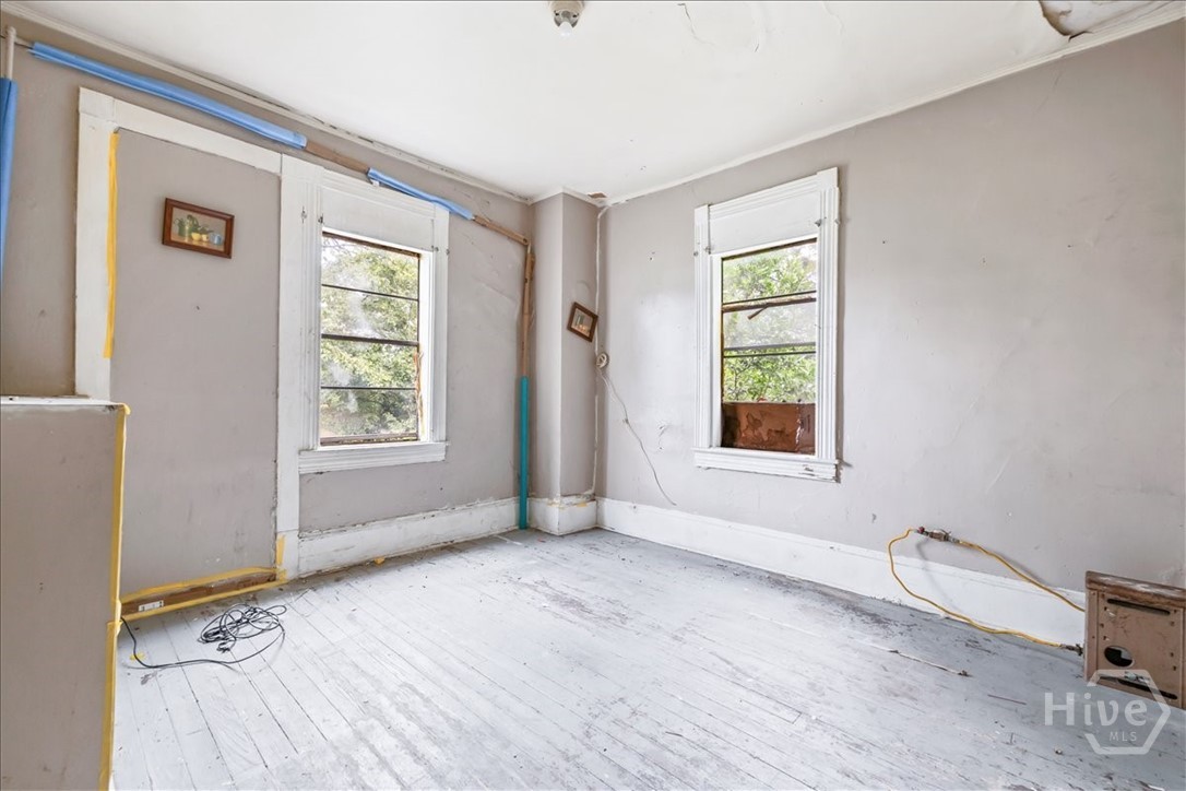 108 W 32nd Street Property Photo 20
