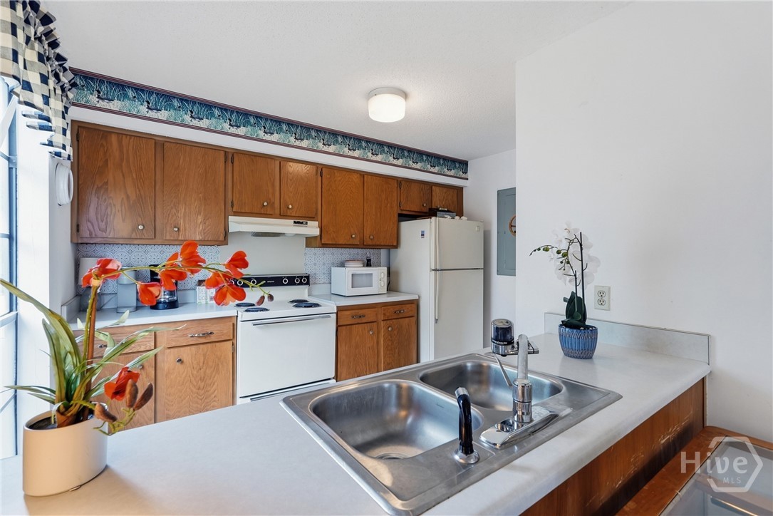 7 Linton Street Property Photo 21