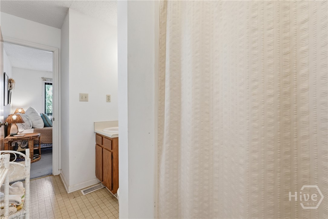 7 Linton Street Property Photo 28