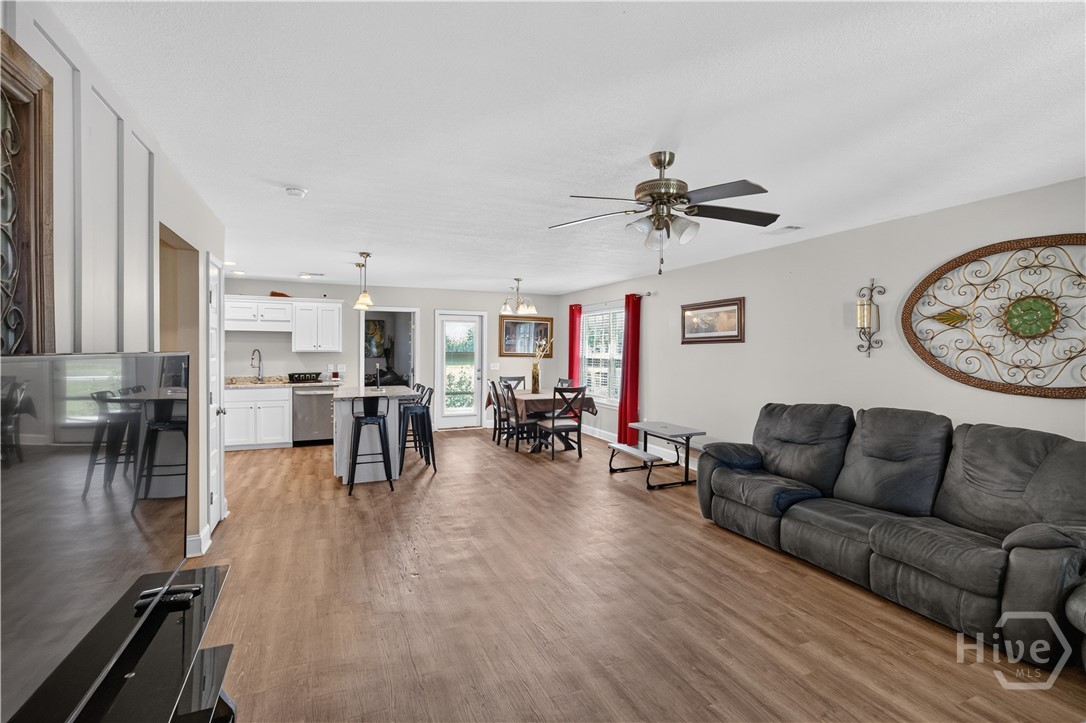 206 E Leyland Court Property Photo 6