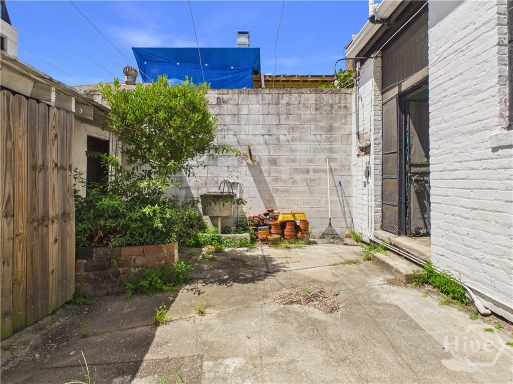 307 E York Property Photo 2