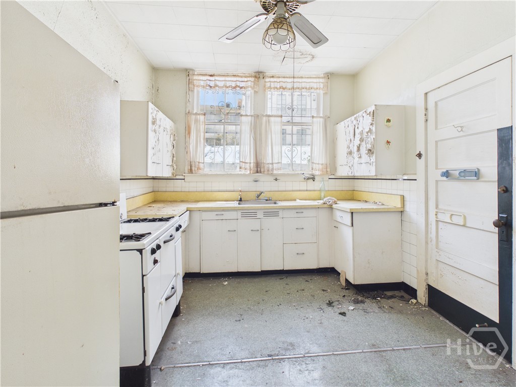 307 E York Property Photo 8