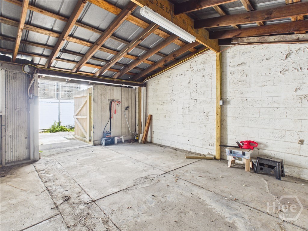 307 E York Property Photo 12