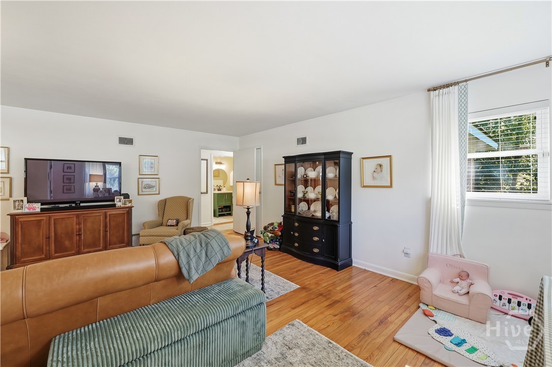 614 Early Street Property Photo 6