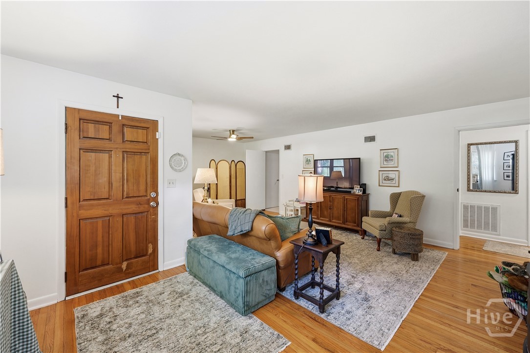 614 Early Street Property Photo 7