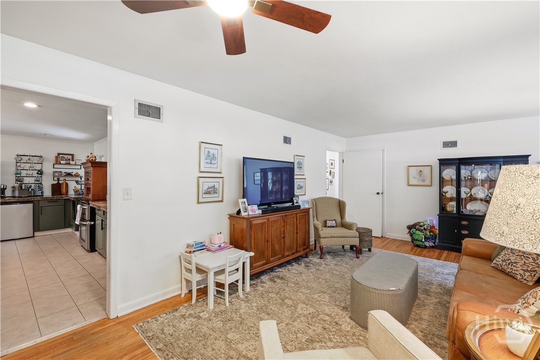 614 Early Street Property Photo 10
