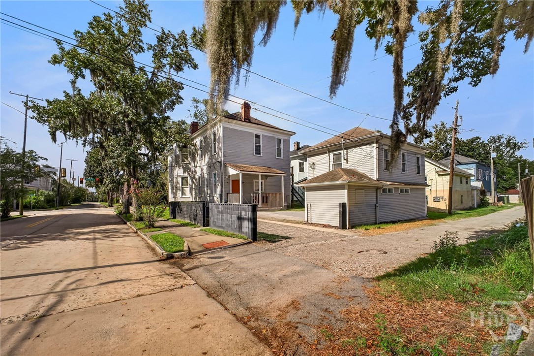 836 E Henry Street Property Photo 2