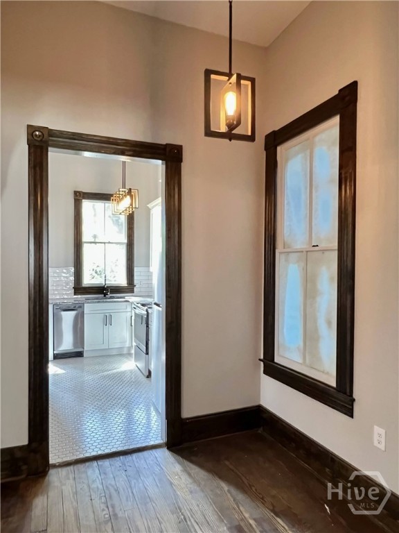 2313 Whitaker Street Property Photo 5