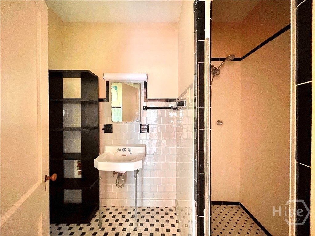 315 E 45th Street Property Photo 23