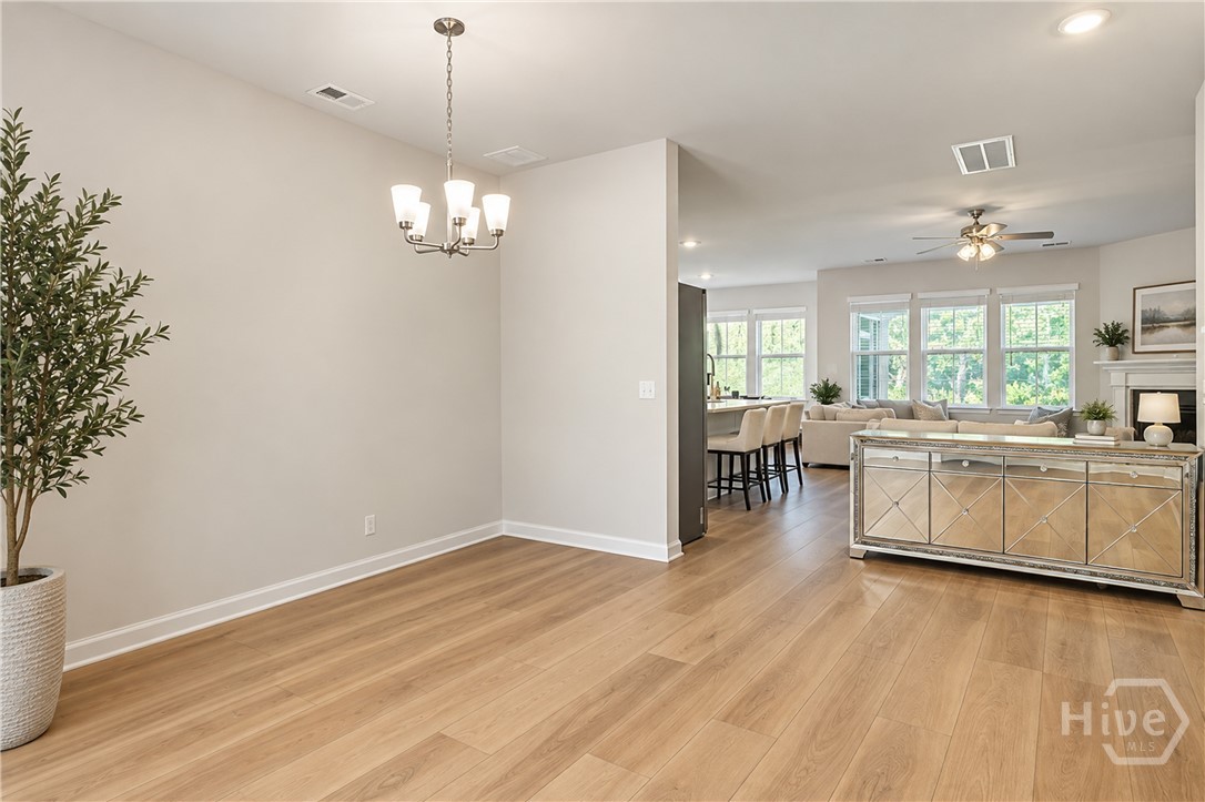 77 Woodbury Lane Property Photo 8