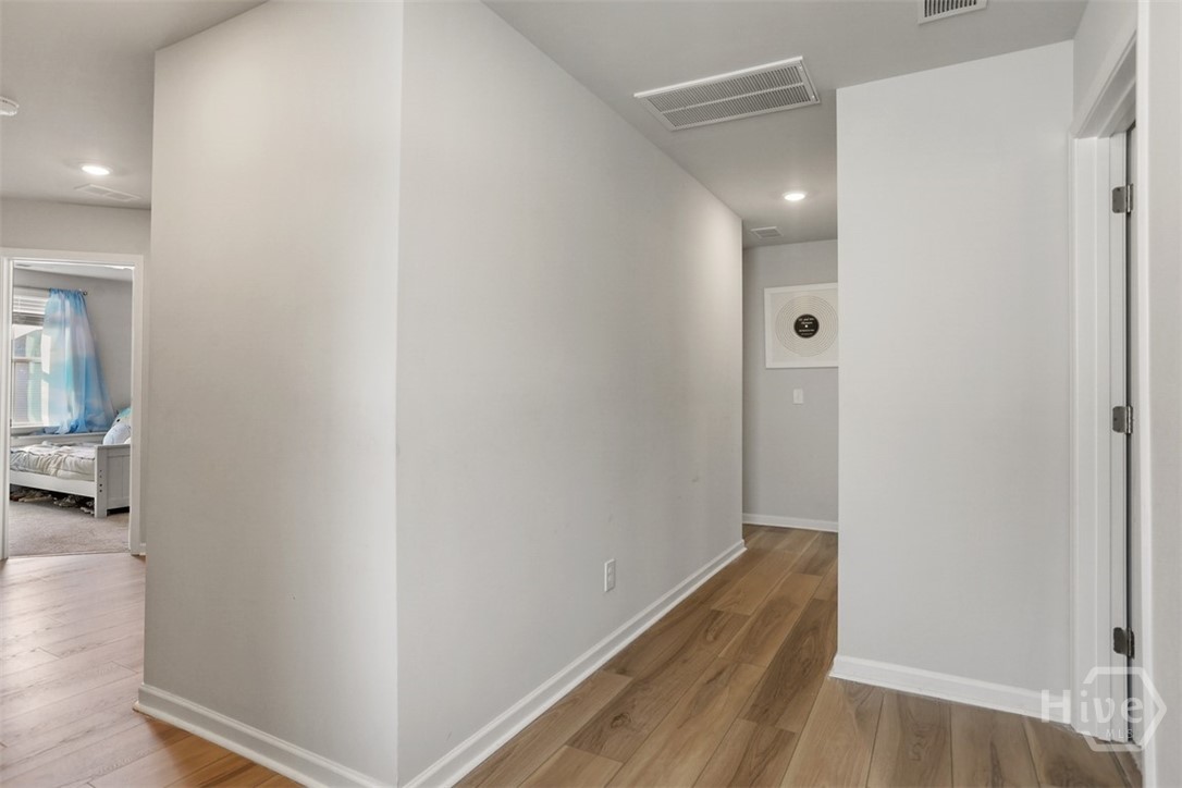 77 Woodbury Lane Property Photo 24